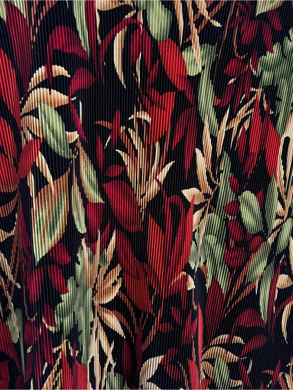 Plisse’ Sleeveless Tropical Print Top - Picture 3 of 7